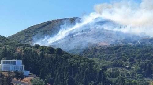 Ζάκυνθος: Πυρκαγιά στο χωριό Βολίμες - 150 μέτρα από τις αυλές των σπιτιών οι φλόγες