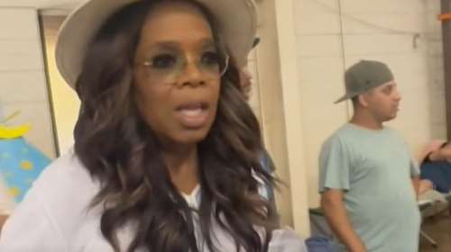 Χαβάη: Η Όπρα Γουίνφρεϊ μοιράζει είδη πρώτης ανάγκης σε πυρόπληκτους - Είναι κάτοικος της περιοχής