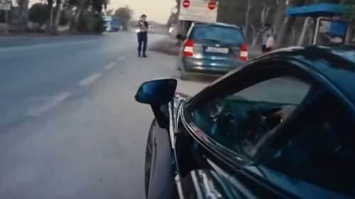 Αττική Οδός: Απίστευτο βίντεο με McLaren να τρέχει με 250 χλμ/ώρα και αστυνομικό να λέει στον οδηγό &quot;πάτα το&quot;