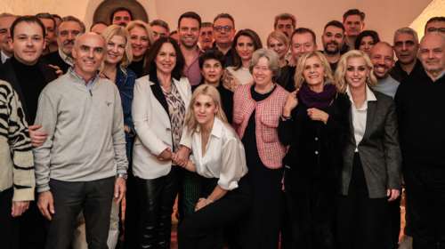 ΣΥΡΙΖΑ: Η οικογενειακή φωτογραφία των Σπετσών - Μήνυμα ενότητας μετά το Σαββατοκύριακο στο σπίτι του Κασσελάκη