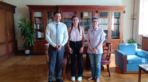 Η πρώτη των πρώτων στις Πανελλαδικές μπήκε στην Ιατρική του ΕΚΠΑ - Την υποδέχθηκε ο πρύτανης