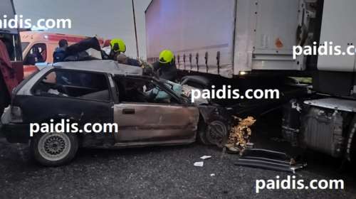 Θανατηφόρο τροχαίο έξω από τη Λάρισα - ΙΧ συγκρούστηκε με φορτηγό, νεκρός 45χρονος