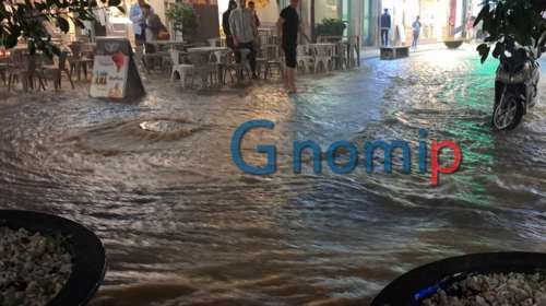 Ισχυρή καταιγίδα στην Πάτρα - Πλημμύρισε το κέντρο της πόλης [εικόνες-βίντεο]