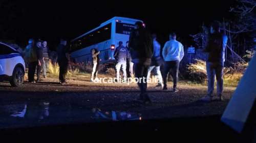 Αρκαδία: Έπαθε ανακοπή ο οδηγός και το ΚΤΕΛ σταμάτησε κυριολεκτικά στο χείλος του γκρεμού - Βγήκε μόνη της η επιβάτιδα