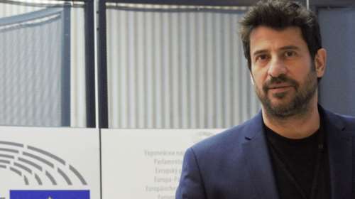 Αλέξης Γεωργούλης: Πρώτη εμφάνιση στο Ευρωκοινοβούλιο μετά την αποκάλυψη της καταγγελίας [Βίντεο]