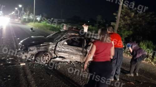 Σοβαρό τροχαίο στη Λάρισα - Τα οχήματα έγιναν άμορφη μάζα, τέσσερις τραυματίες [εικόνες]