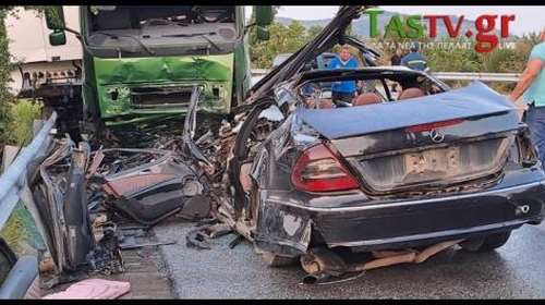 Σοκαριστικό τροχαίο στην Έδεσσα: 16χρονος μεταξύ των πέντε θυμάτων - To ΙΧ καρφώθηκε κάτω από νταλίκα