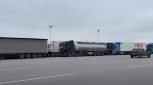 Θεσσαλονίκη: Ουρές χιλιομέτρων από φορτηγά στα διόδια των Μαλγάρων - &quot;Κόλλησαν&quot; λόγω της απαγόρευσης κυκλοφορίας