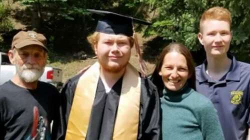 Ξεκλήρισε μια οικογένεια, παππού, μητέρα και δύο έφηβους γιους - Ο δράστης λέει ότι &quot;το έχασε&quot; επειδή ο ένας ήταν επιδειξίας