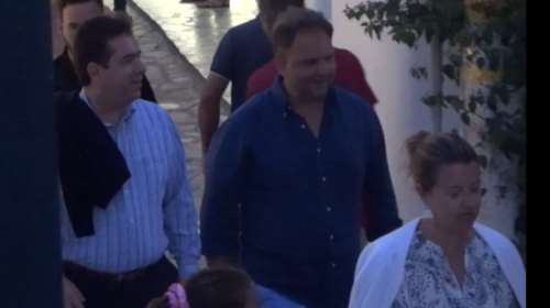 O Νότης Μηταράκης έκανε χαλαρό week end στη Μύκονο- Τον συνέλαβε ο φακός του Mykonos Live
