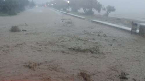 Χτυπάει την Κάρπαθο η κακοκαιρία: Πλημμύρισαν δρόμοι και το νοσοκομείο [εικόνες - βίντεο]