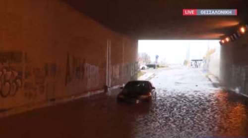 Κακοκαιρία Bora – Θεσσαλονίκη: Γυναίκα εγκλωβίστηκε σε πλημμυρισμένο τούνελ, την διέσωσαν ΟΠΚΕ