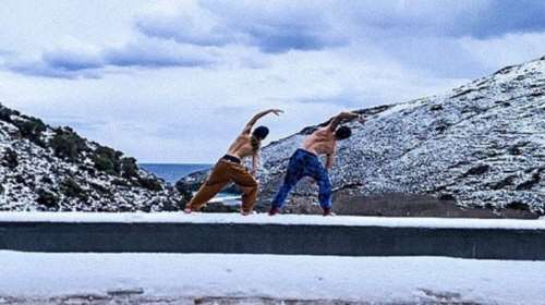 Άγγελος Λάτσιος - Γαία Μερκούρη: Αποκλεισμένοι στην Άνδρο - Γυμνάζονται παρέα στο χιόνι [Εικόνα]