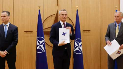 Είναι επίσημο: Φινλανδία και Σουηδία κατέθεσαν το αίτημα για ένταξη στο ΝΑΤΟ - &quot;Ιστορική στιγμή&quot;