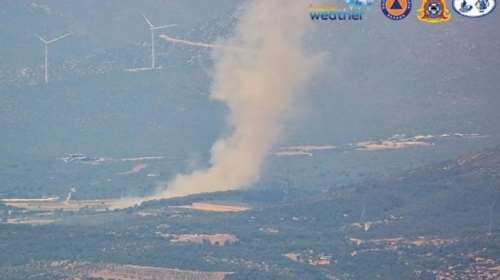 Ξέσπασε μεγάλη φωτιά στη Ριτσώνα: Στη μάχη 100 πυροσβέστες, τέσσερα αεροσκάφη και δύο ελικόπτερα