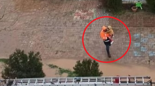 &quot;Βούλιαξε&quot; ο Έβρος: Πλημμύρισε νηπιαγωγείο - Εγκλωβίστηκαν μαθητές [εικόνες - βίντεο]