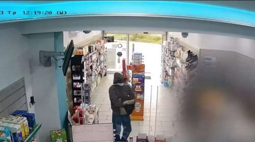 Βίντεο ντοκουμέντο: Η στιγμή που ληστές μπαίνουν με μαχαίρι σε φαρμακείο στα Άνω Λιόσια [βίντεο]