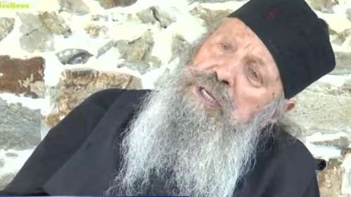 Σάλος με τον ηγούμενο μονής που απαγορεύει τις μάσκες: &quot;Αν προσευχηθείς με μάσκα, ο Θεός δεν το λαμβάνει υπόψη&quot; [Βίντεο]