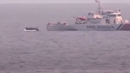 Βίντεο ντοκουμέντο: Τουρκικές ακταιωροί προωθούν βάρκες με μετανάστες στο Αιγαίο