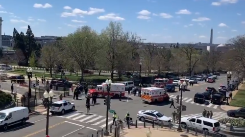 Συναγερμός στο Καπιτώλιο για &quot;εξωτερική απειλή ασφάλειας&quot; - Αυτοκίνητο έπεσε πάνω σε αστυνομικούς - Δύο σε κρίσιμη κατάσταση [Bίντεο]