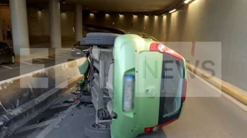 Τροχαίο στη Νέα Φιλαδέλφεια: Αναποδογύρισε αυτοκίνητο στη λεωφόρο Δεκελείας, στο νοσοκομείο ο οδηγός