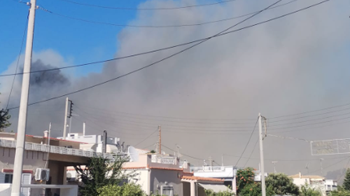 Φωτιά στη Σαλαμίνα: Τρία μέτωπα μέσα σε λίγη ώρα - Εμπρησμό "βλέπει" ο δήμαρχος του νησιού [εικόνες-βίντεο]