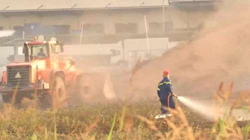 Φωτιά κοντά στα διόδια Ελευσίνας – Δυνάμεις της πυροσβεστικής στο σημείο