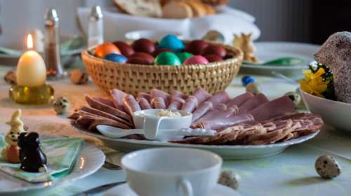 Ενας σεφ της Θεσσαλονίκης αποκαλύπτει: Με ποιο τρόπο το πασχαλινό τραπέζι θα είναι ωραίο, υγιεινό και φτηνό