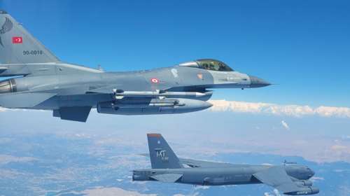&quot;Ψέματα&quot;: Η Αθήνα εξηγεί τι έγινε πραγματικά με τα τουρκικά F-16, μπήκαν &quot;σφήνα&quot; σε δρομολόγιο αμερικανικών Β-52