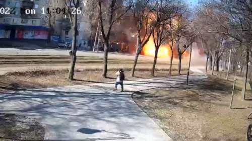 Πόλεμος στην Ουκρανία: Η συγκλονιστική στιγμή που ρωσικός πύραυλος χτυπά προάστιο του Κιέβου [Βίντεο]