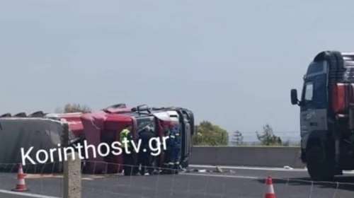 Ανατροπή νταλίκας στην εθνική Αθηνών-Κορίνθου: Απεγκλωβίστηκε ο οδηγός - Τεράστιο μποτιλιάρισμα [εικόνες]