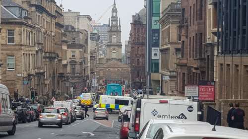 Τρόμος σε ξενοδοχείο προσφύγων της Γλασκώβης: Τρεις νεκροί και έξι τραυματίες από επίθεση με μαχαίρι [Βίντεο]