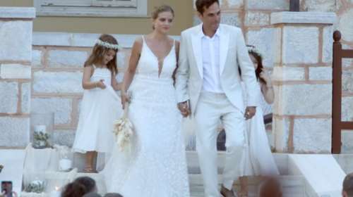 Δανάη Μιχαλάκη - Γιώργος Παπαγεωργίου | Η &quot;χαλαρή&quot; εμφάνισή τους στη Σύρο μετά τον παραμυθένιο γάμο τους [εικόνες]