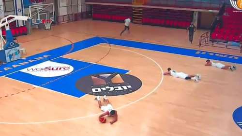 Συγκλονιστικό: Διεκόπη αγώνας μπάσκετ στο Ισραήλ λόγω των επιθέσεων - Έπεσαν στο παρκέ οι παίκτες [Βίντεο]