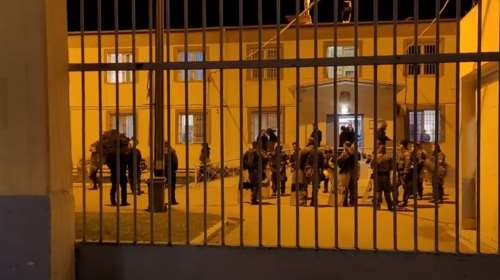 Φυλακές Λάρισας: Κρατούμενοι αρνούνταν να μπουν στα κελιά τους – Επέμβαση της Αστυνομίας [Βίντεο]