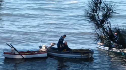 Περιπέτεια για ψαρά στη Θάσο: Μπλέχτηκε στα δίχτυα του και έμεινε αβοήθητος μία ώρα στη θάλασσα [βίντεο]