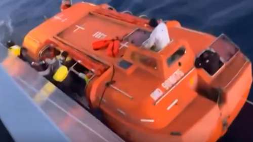 Φωτιά σε πλοίο στην Κέρκυρα: Οι συγκλονιστικές στιγμές διάσωσης των επιβατών από το ιταλικό πλοίο [εικόνες - βίντεο]