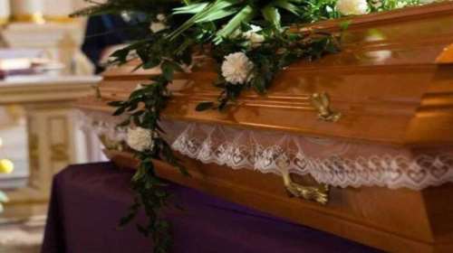 Μακάβριο μπέρδεμα στη Ζάκυνθο: Άνοιξαν την κάσα και βρήκαν λάθος άνθρωπο - Ο δικός τους είχε ταφεί σε άσχετο χωριό