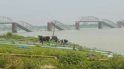 Μιανμάρ: Κατέρρευσε ιστορική γέφυρα 91 χρόνων λόγω του σεισμού των 7,7 Ρίχτερ [βίντεο]