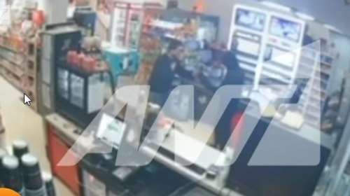 Ληστεία σε μίνι μάρκετ στη Μιχαλακοπούλου: Ο δράστης φορούσε μάσκα που αγόρασε από το θύμα του [βίντεο]