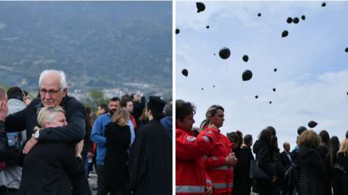 Τέμπη: Μαύρα μπαλόνια στον ουρανό - Ανείπωτη θλίψη στο μνημόσυνο για τις 40 μέρες από την τραγωδία με τους 57 νεκρούς