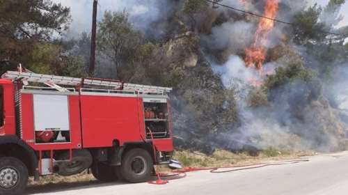 Μεγάλη φωτιά ξέσπασε πριν από λίγο στο Αργάσι Ζακύνθου