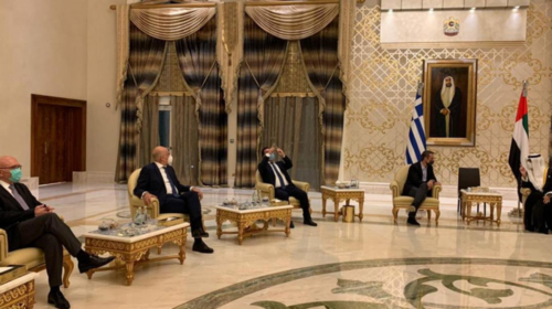 Ο Γεωργιάδης απαντά στη Αυγή, γιατί φωτογράφιζε τους... πολυελαίους στο Άμπου Ντάμπι