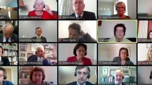 Ουαλία: Τα... &quot;γαλλικά&quot; του υπουργού Υγείας σε τηλεδιάσκεψη - Είχε ξεχάσει ανοιχτό το μικρόφωνο [βίντεο]