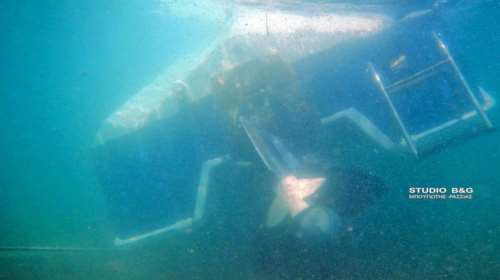 Ναύπλιο: Ταχύπλοο σκάφος βυθίστηκε από τα δυνατά μελτέμια στην περιοχή [εικόνες]