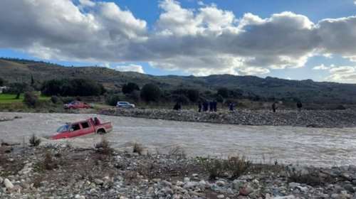 Κύπρος: Θεαματική διάσωση εγκλωβισμένων με ελικόπτερο από ποταμό [Βίντεο]