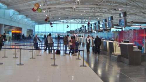 Κύπρος: Ανοίγει ξανά τα αεροδρόμιά της και υποδέχεται τους τουρίστες