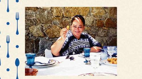 Οι συνταγές της Μαρίκας Μητσοτάκη σε ένα βιβλίο: Ντολμαδάκια, φρικασέ με σταμναγκάθι, μελιτζάνες τεμπάλ [εικόνες]