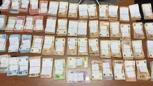 Έκρυβε 237.435 ευρώ σε σακούλες σκουπιδιών – Συνελήφθη καταστηματάρχης με λαθραία ηλεκτρονικά τσιγάρα [εικόνες]