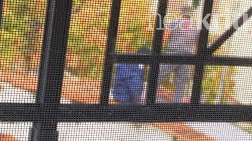 Πανικός σε γειτονιά του Ηρακλείου: Άντρας ανέβηκε σε στέγη ετοιμόρροπου σπιτιού και φώναζε &quot;αστυνόμε παραδίνομαι&quot;